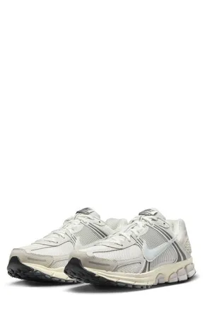 Nike Zoom Vomero 5 Sneaker in 007 Plttnt/ptndst at Nordstrom, Size 10.5