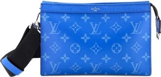 Louis Vuitton Gaston Wearable Wallet Monogram Taigarama crossbody bag - Blauw