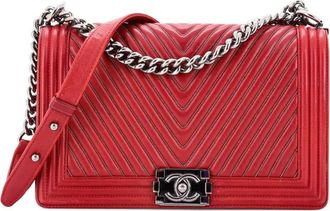 Chanel Boy Flap Bag Chevron Calfskin with Micro Chain Detail Old Medium shoulder bag - Rood