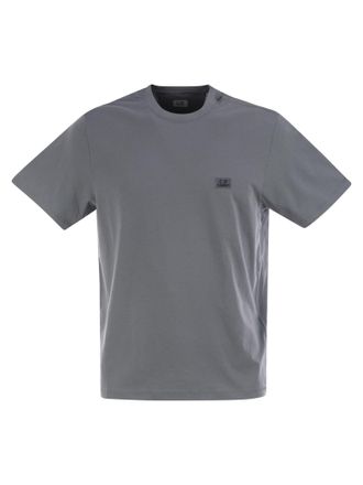 C.P. COMPANY★30/2 ツイスト タイポグラフィック ロゴ Tシャツ Mercerized 30/2 Jersey Twisted Short Sleeve Logo T-Shirt