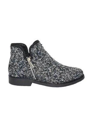 Eric Michael Womens Tyra Ankle Boot In Black