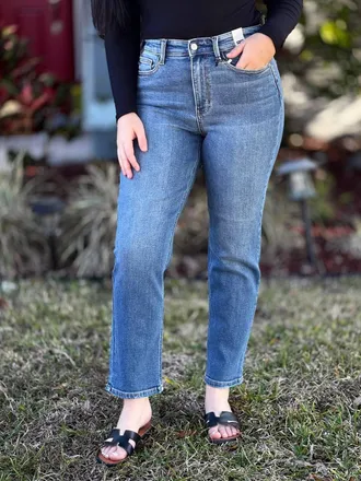 Judy Blue Give It To Me Straight Leg Jean In Medium Wash