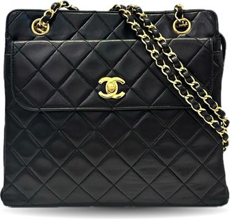 Chanel Matelasse Leather Shoulder Bag (Pre-Owned)
