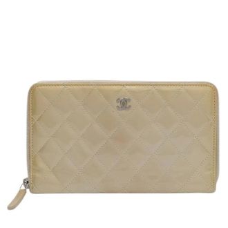 Chanel Pre-owned Wallets, female, Beige, Size: ONE SIZE Pre-owned Quilted Zip Around Wallet