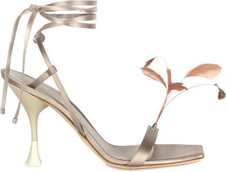 3Juin Satin sandaal met verendetails - Dames - Sandalen met hakken - Grijs - 36 EU - Satijn - Schoenen
