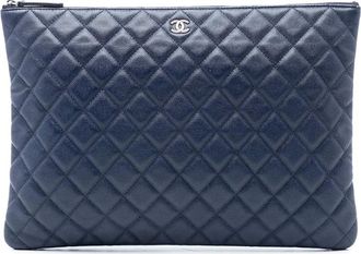 Chanel 2017-2018 Large Quilted Caviar O Case clutch bag - Blu