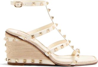 Valentino Garavani Rockstud Wedge Sandalen - Dames - Sleehakken - Beige - 35 EU - Leer - Schoenen