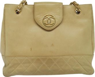 Chanel Beige Leather Shoulder Bag (Pre-Owned)