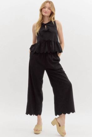 Entro Scallop Hem Wide Leg Pant In Black