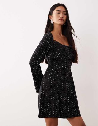 Nobody's Child Olivia - Vestito corto nero a pois con scollo quadrato in pizzo
