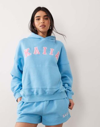 KAIIA Felpa oversize in misto cotone blu piscina e rosa con cappuccio e logo ricamato in coordinato