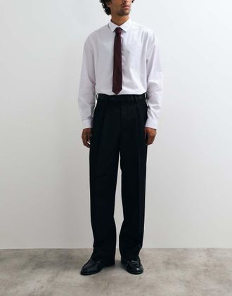Asos Pantaloni a fondo ampio sartoriali neri con pieghe doppie e fascia in vita in raso-Nero