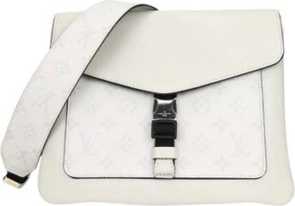 Louis Vuitton Pre-owned Cross Body Bags, male, White, Size: ONE SIZE Pre-owned Taigarama Shoulder Bag