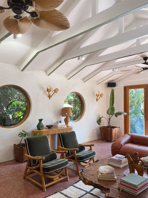 Mediterrane Wohnung im 50er-Stil.