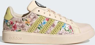 adidas Streettalk in tonalit&agrave; ecru / oro halo / ecru-Bianco