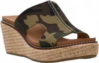 Corkys Footwear Womens Kiss N Tell Wedge Sandal In Camo