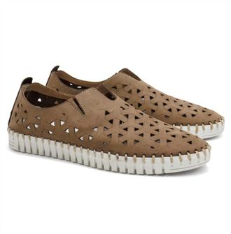 Eric Michael Womens Inez Flat Shoes In Safari