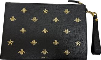 Gucci Gucci Dollar Boar Effect Bee Star Zip Wristlet Pouch in zwart kalfsleer