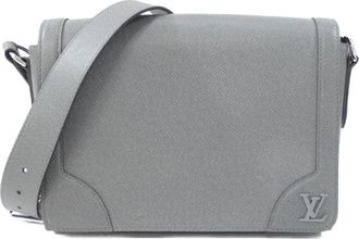 Louis Vuitton Taiga Gris Leather Shoulder Bag (Pre-Owned)