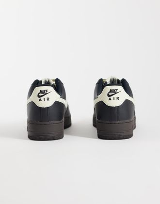 Nike Air Force 1 07 ESS sneakers nere e marroni-Nero