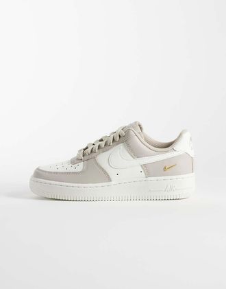 Nike Air Force 1 07 Low - Sneakers basse color crema e oro-Bianco