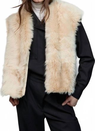 Closed Lambskin Waistcoat In Beige