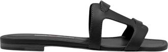 Manolo Blahnik Grellanuflat Slippers - Dames - Sandalen - Zwart - 38 EU - Leer - Schoenen
