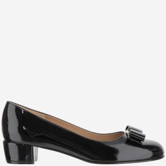 Ferragamo Glossy Leder Vara D&eacute;collet&eacute;