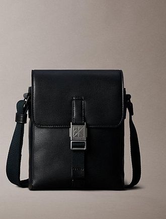 Calvin Klein Bolso Reporter Saffiano Con Logotipo Con Emblema
