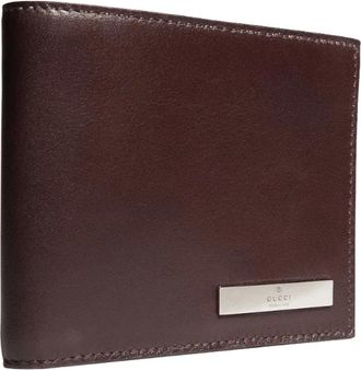 Gucci Cartera Bi-fold con Placa Met&aacute;lica - Accessories - Hombre - Marr&oacute;n - ONE SIZE