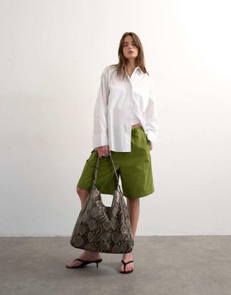 Topshop Pantaloncini cargo taglio lungo verdi con cordini elastici-Verde