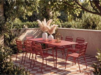 Vente-Unique Sala da pranzo da giardino un tavolo L.160 cm e 8 poltrone impilabili in Metallo Rosso - MIRMANDE di MYLIA
