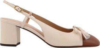 Valentino Garavani Schoenen, Dames, Beige, 40 EU, Leer, Elegante Slingback Hakken met Messing Logo