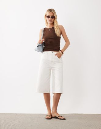 Arket Bermuda ampi in denim bianco sporco
