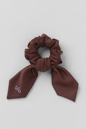 Alo | Airlift Rhythm Scrunchie in Brownstone