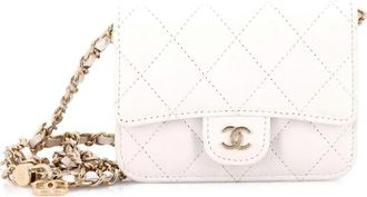 Chanel Clutch piccola in pelle Caviar trapuntata con battente e catena - Bianco