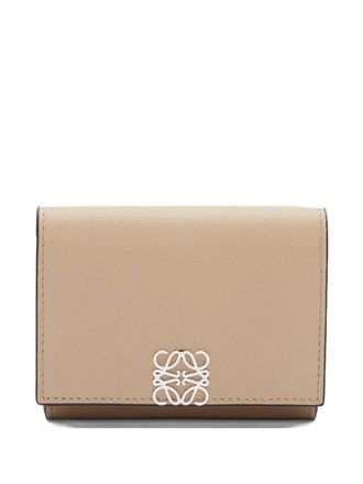 Loewe embossed-logo wallet - women - CALFSKIN/CALFSKIN - One Size - Neutrals