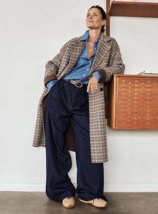 DL1961 Womens Hepburn lightweight pleated jean Fit: Wide leg, super high rise