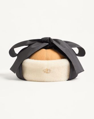 Valentino Garavani Vlogo Signature Shearling Cap Wo