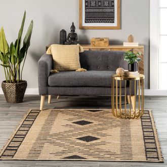 nuLOOM Ranae Tribal Zigzag Bordered Jute Area Rug