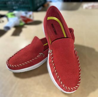 Minnetonka Womens Discover Classic Loafer In Hibiscus