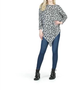 Papillon Leopard Print Sweater With Asymmetrical Hem In Light Grey