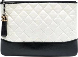 Chanel Pre-owned Clutches, female, White, Size: ONE SIZE Pre-owned Quilted Calf Leather Clutch