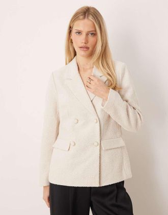 Vero Moda Blazer doppiopetto sartoriale in boucl&eacute; color crema con bottoni decorati-Bianco