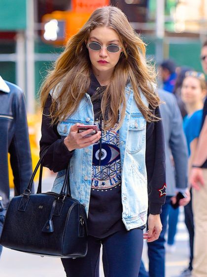 Diesen Jeans-Trend werden wir im Sommer sicherlich auch probieren!