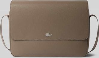 Lacoste Umh&auml;ngetasche mit Label-Applikation in Schlamm, Gr&ouml;&szlig;e 1