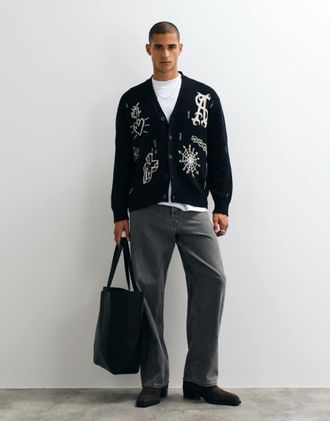 AllSaints cardigan in maglia con logo grafico ricamato, nero/ecru