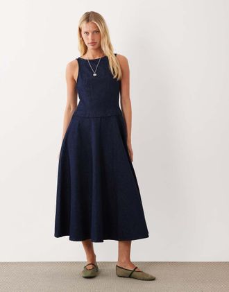 Asos Vestito midi in denim risciacquato con fondo a ruota e cut-out-Blu navy