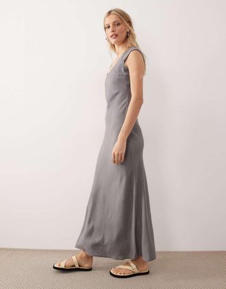 Asos Vestito lungo grigio con scollo rotondo e taglio sbieco