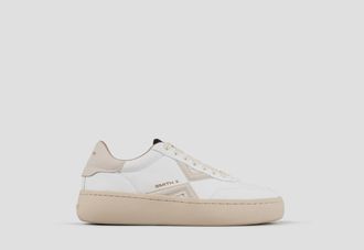 Alexander Smith Ocean Woman in white with pink side logo and heel